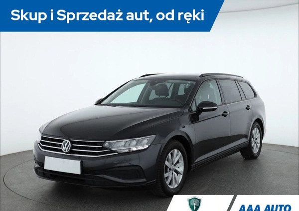 Volkswagen Passat cena 76000 przebieg: 113845, rok produkcji 2020 z Brusy małe 211